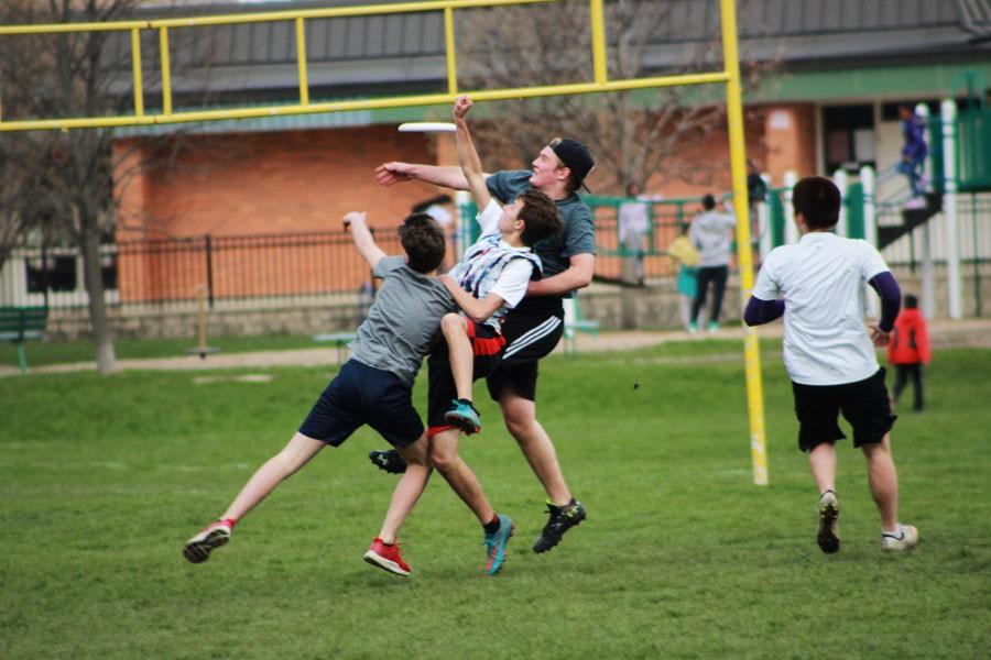 Ultimate+Frisbee+team+begins+a+great+season