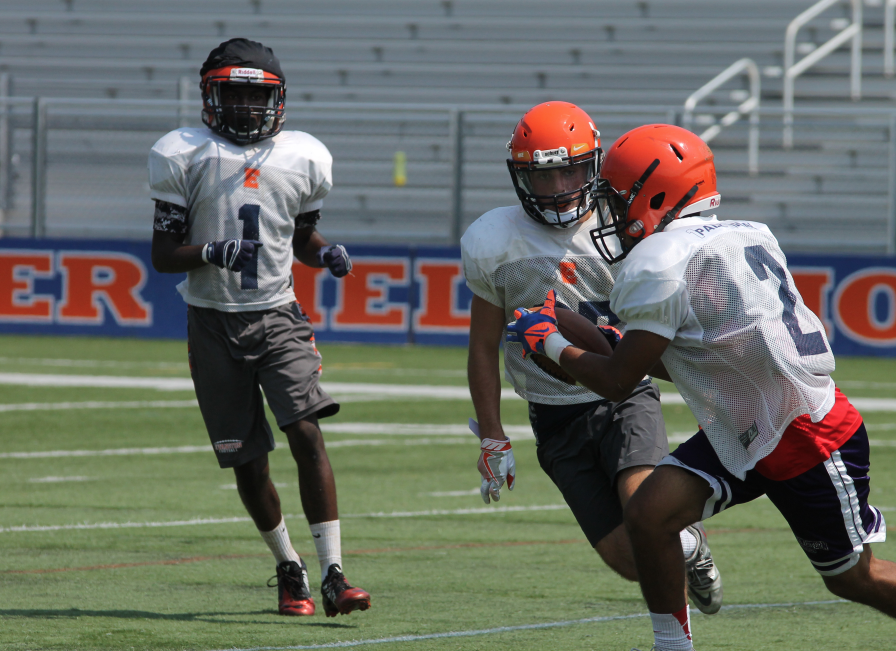 Football kicks off their season against Hubbard