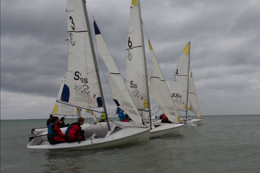 ETHS sailing club hits Lake Michigan to practice in the brutal conditions. Photo by Sophie Levine.