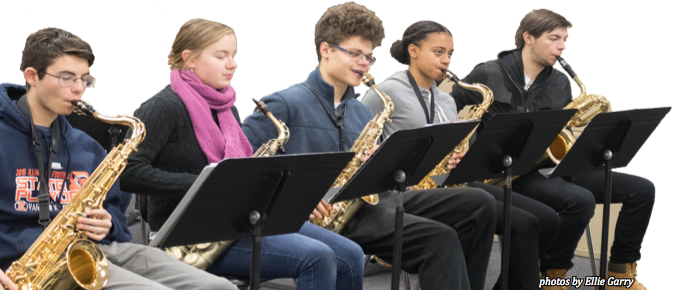 Jasper Davidoff, Audrey Wientjes, Simon Lequar, Theresa Tsaggaris, and John Johnson practice for the show.