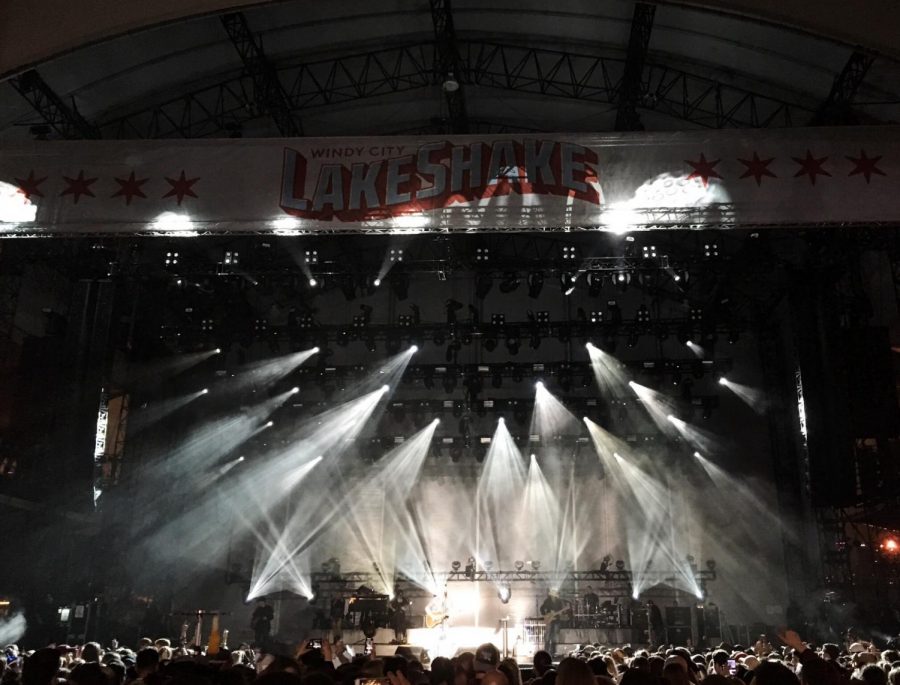 Blake Shelton performs at Country Lakeshake.