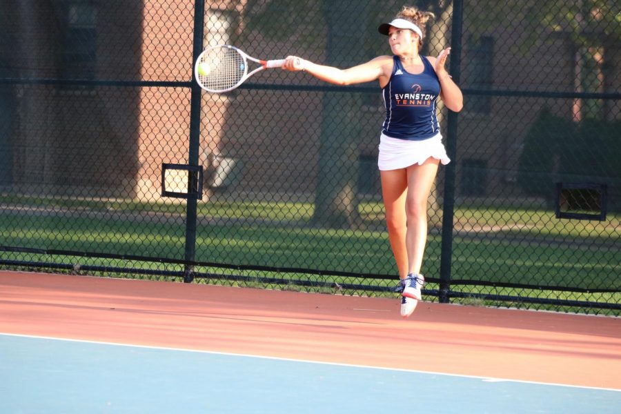 Freshman+Julia+Demopoulos+hits+her+forehand.