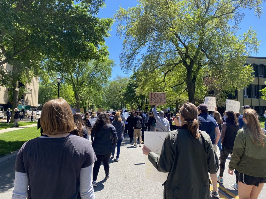 Evanstonians+march+on+May+31.+Photo+by+Kaila+Holland.