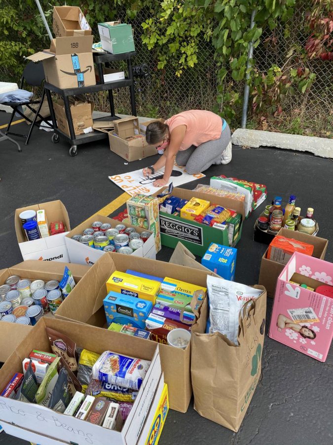 Student volunteers prepare for a fall food drive.