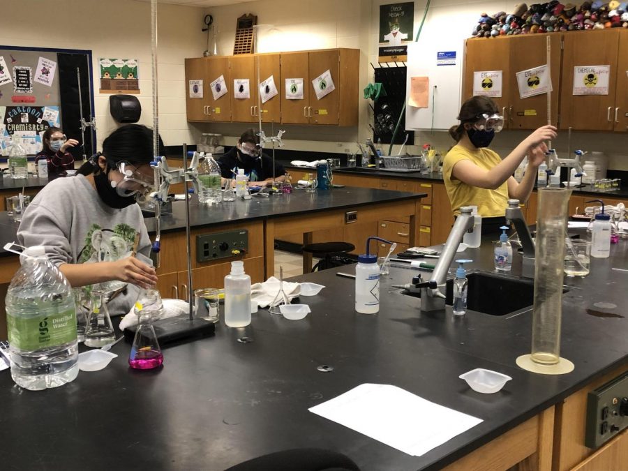 Students participate in a titration lab.
Photo courtesy of Tina Lulla