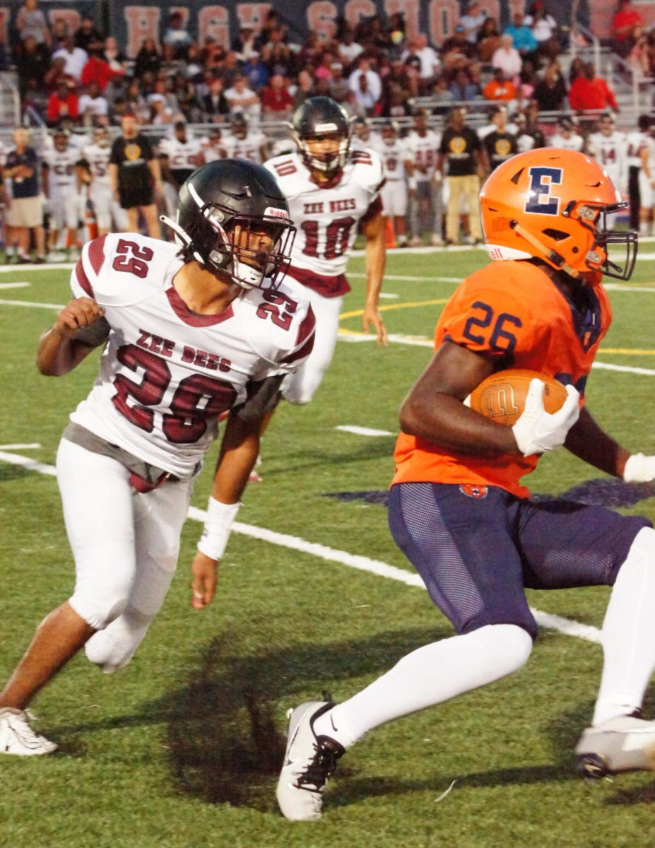 Sophomore RB finds end zone twice, leads football to victory in season opener