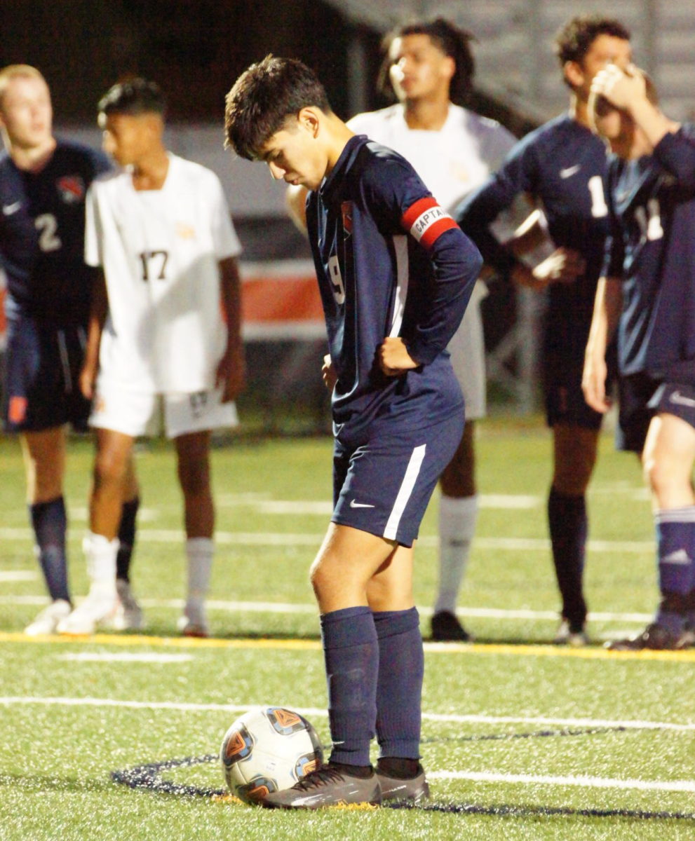 Offensive explosion lofts boys soccer over Lake Forest Academy