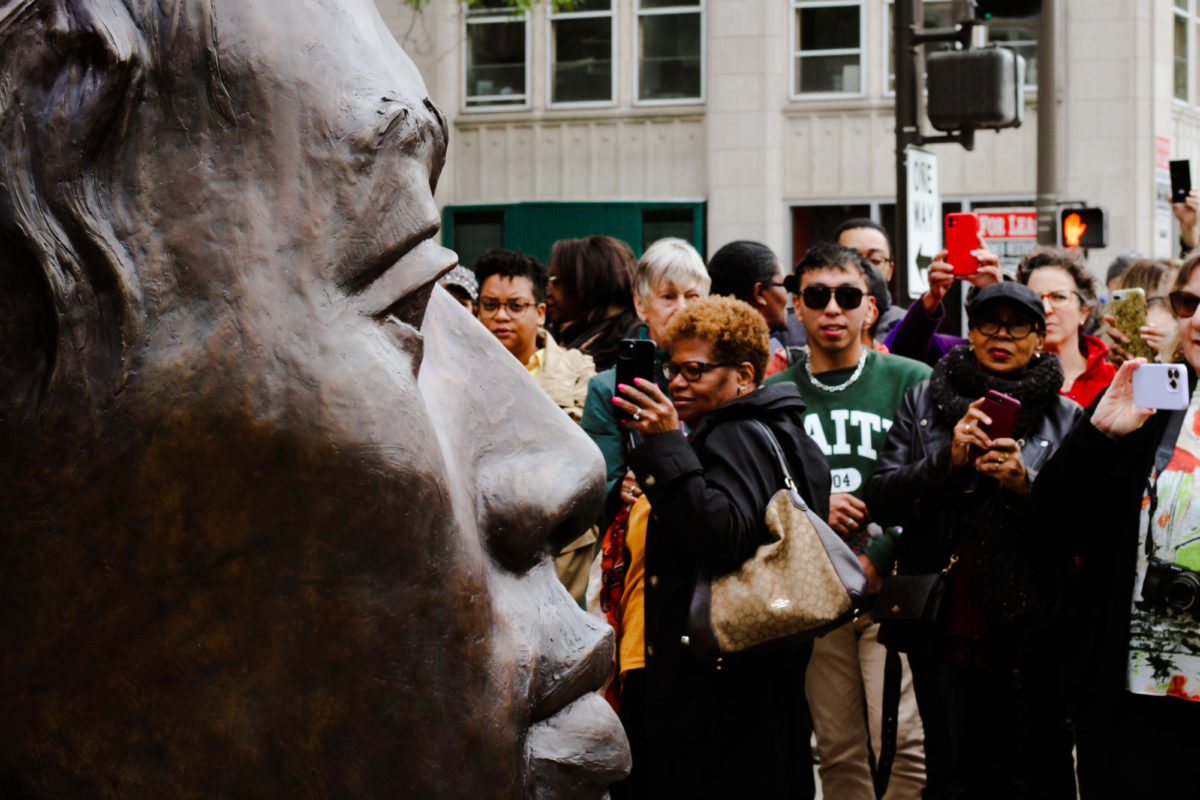 Crowds+gathered+to+admire+the+new+statue.