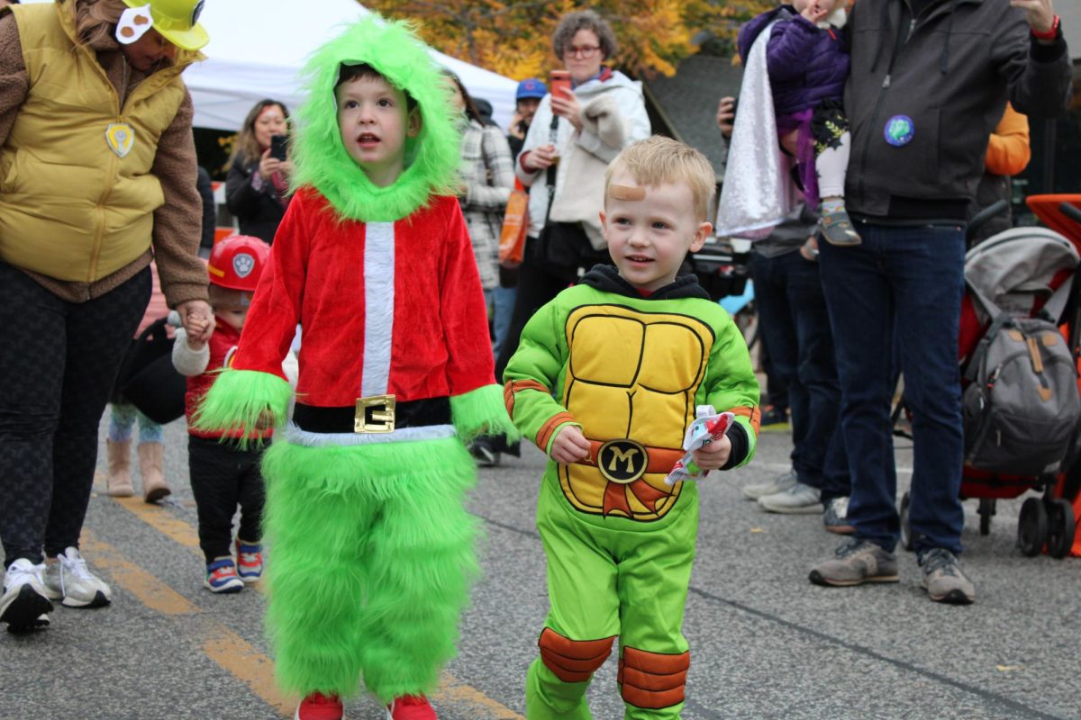 Kids dress up as the grinch and hulk for the costume parade