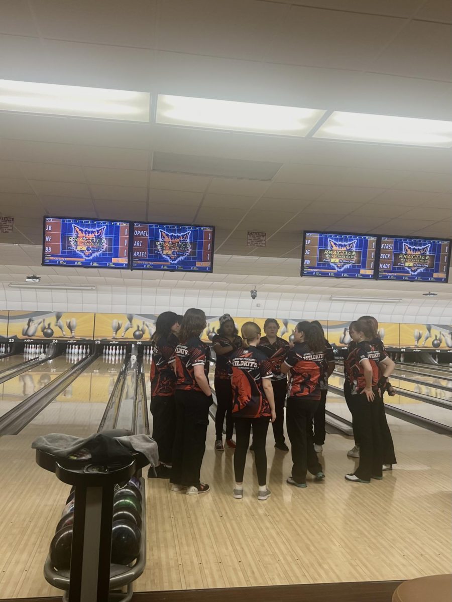 Pavelec, Kit bowlers roll past Trevians in Monday evening matchup