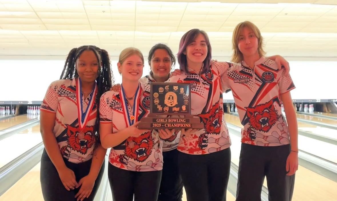 Jordan Gibbons, Neva Whitcomb, Nina Fisher, Bridgette Bueltmann and EJ Bock pose with the trophy. Photo courtesy of ETHS Instagram
